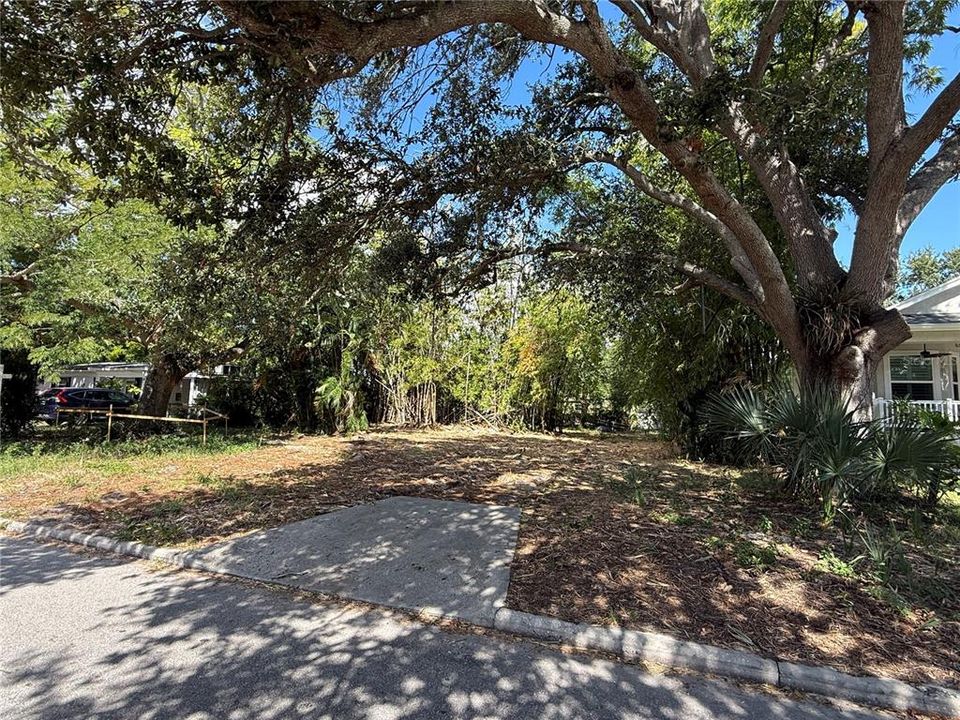 На продажу: $450,000 (0.20 acres)