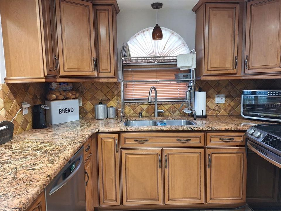 For Sale: $565,000 (4 beds, 3 baths, 2727 Square Feet)