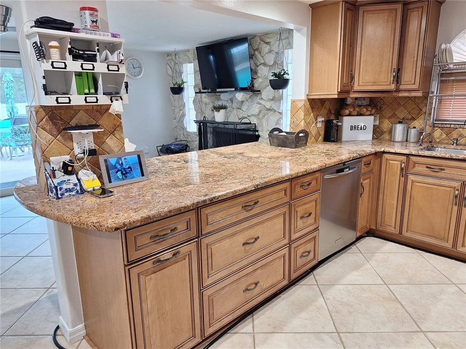 For Sale: $565,000 (4 beds, 3 baths, 2727 Square Feet)