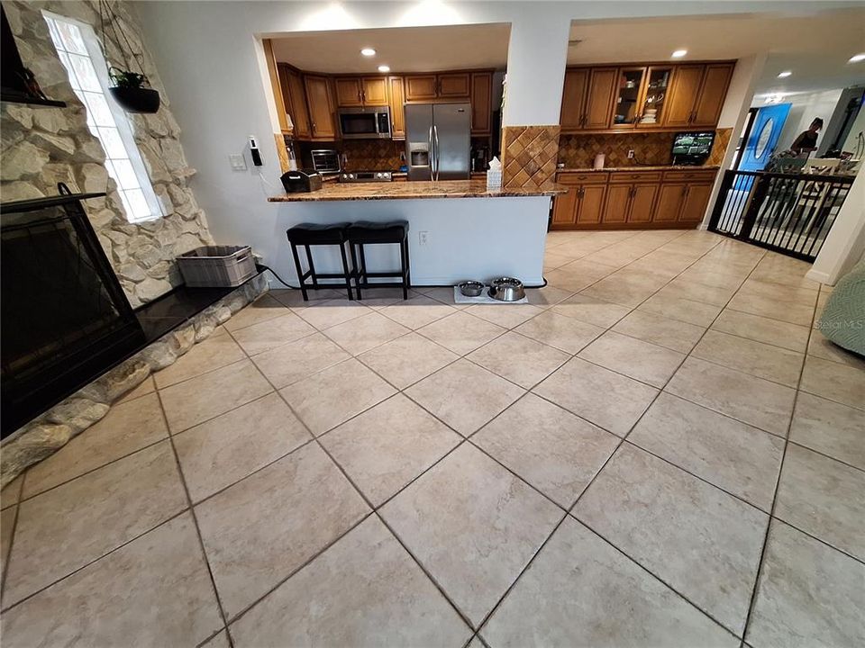 For Sale: $565,000 (4 beds, 3 baths, 2727 Square Feet)