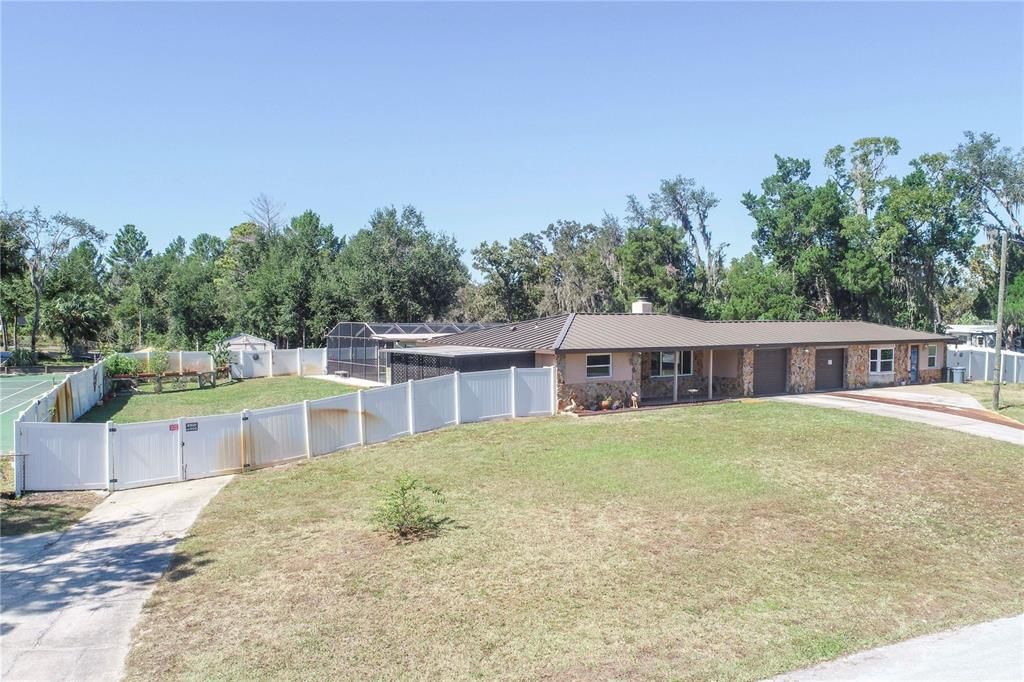 For Sale: $565,000 (4 beds, 3 baths, 2727 Square Feet)