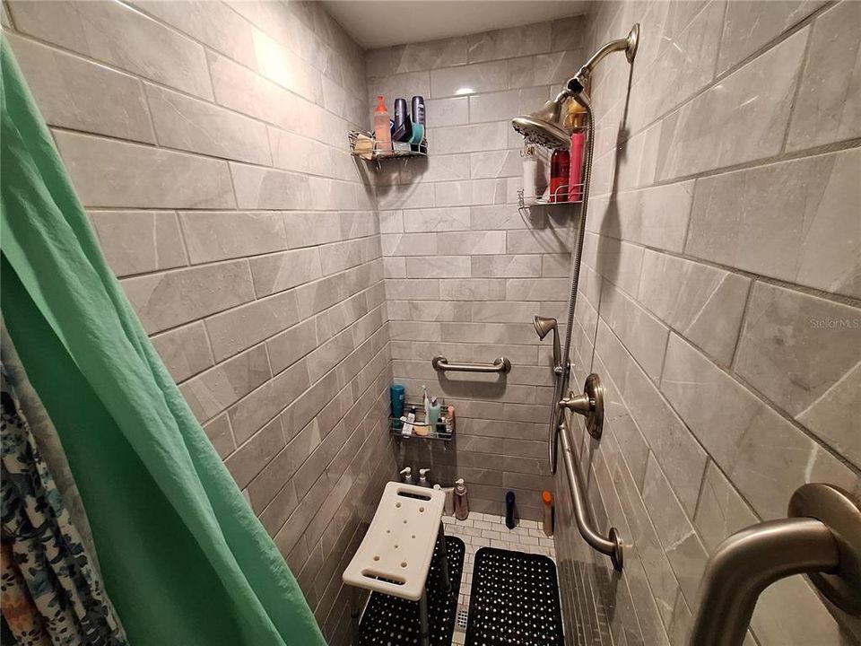 For Sale: $565,000 (4 beds, 3 baths, 2727 Square Feet)