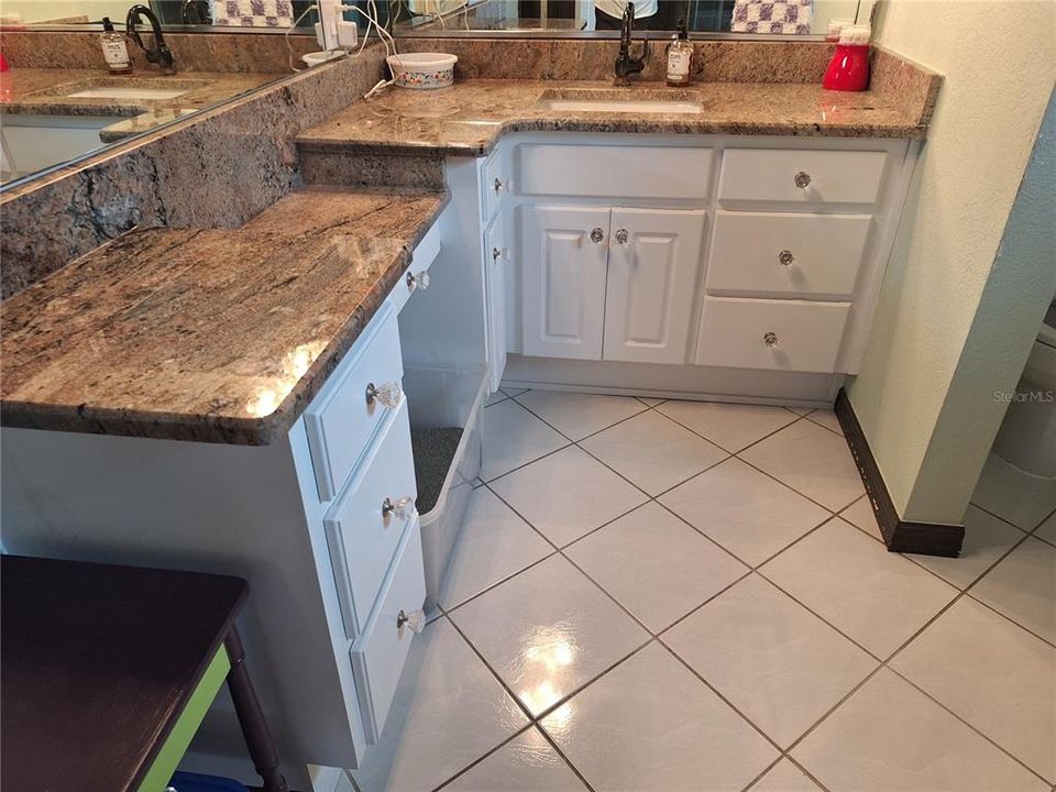 For Sale: $565,000 (4 beds, 3 baths, 2727 Square Feet)