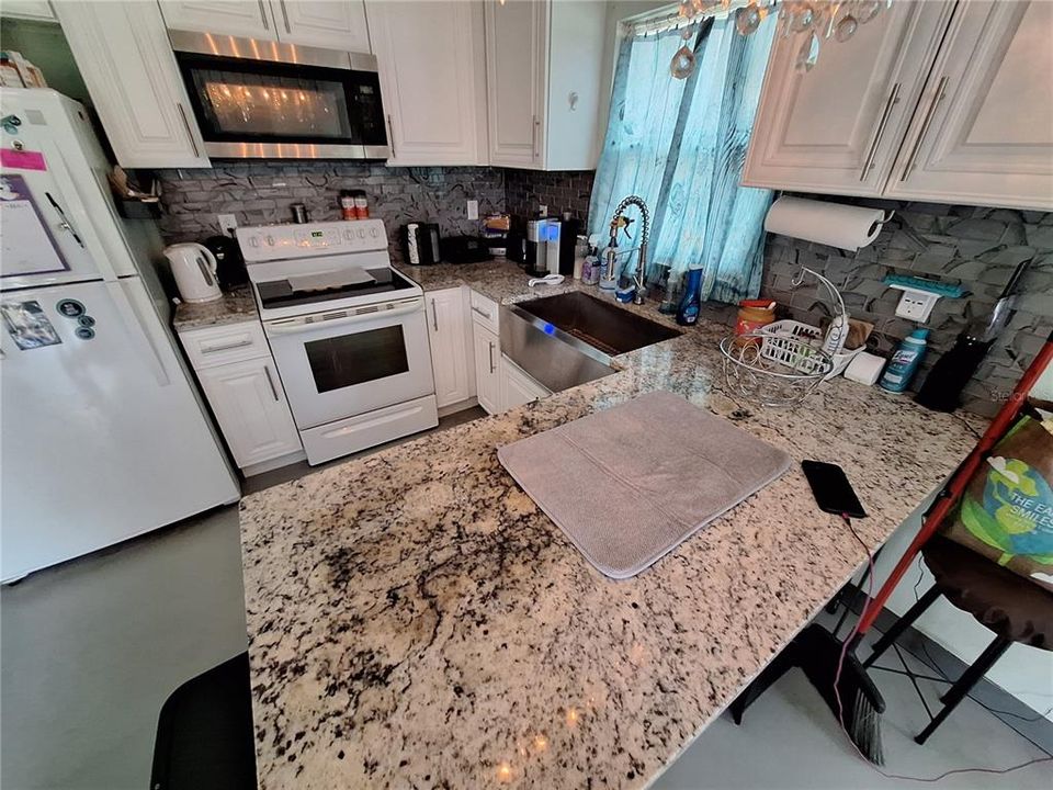 For Sale: $565,000 (4 beds, 3 baths, 2727 Square Feet)