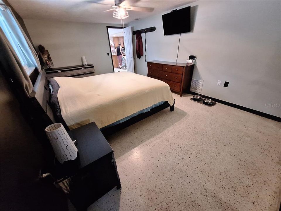 For Sale: $565,000 (4 beds, 3 baths, 2727 Square Feet)