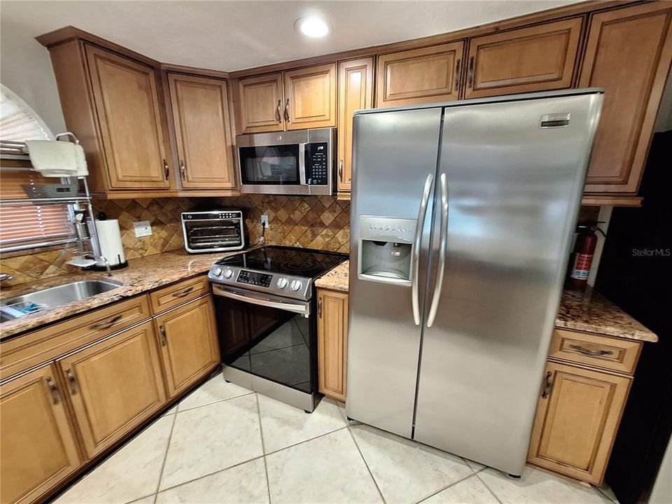 For Sale: $565,000 (4 beds, 3 baths, 2727 Square Feet)