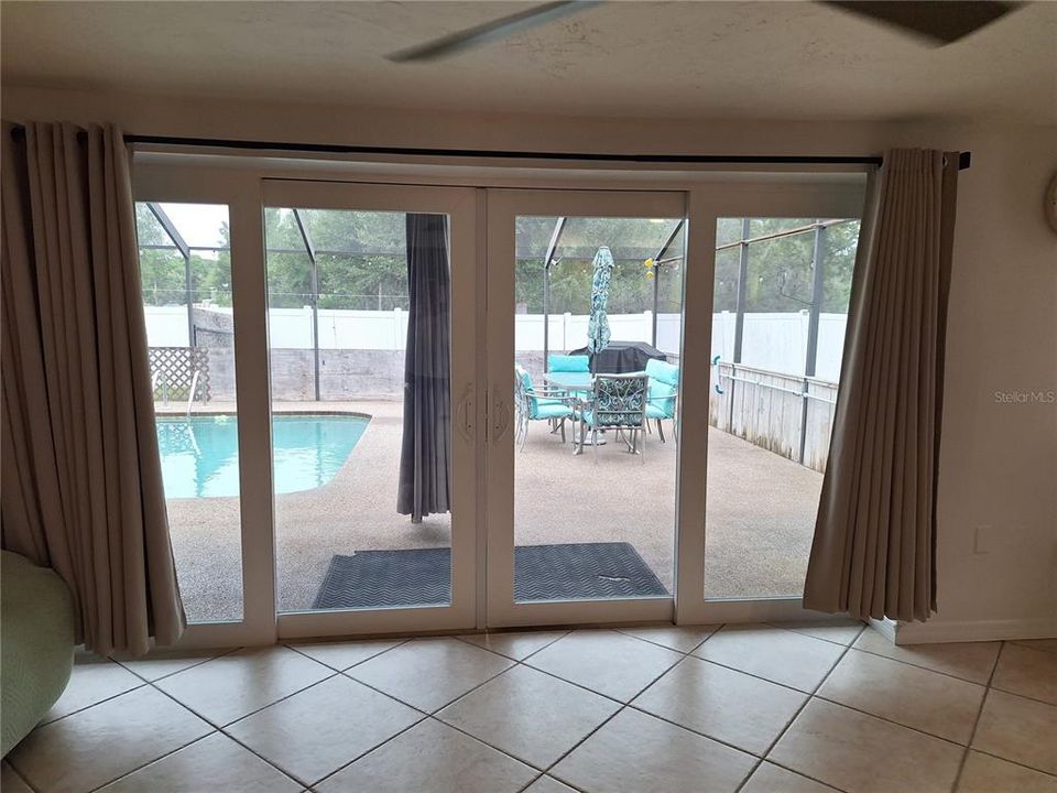 For Sale: $565,000 (4 beds, 3 baths, 2727 Square Feet)