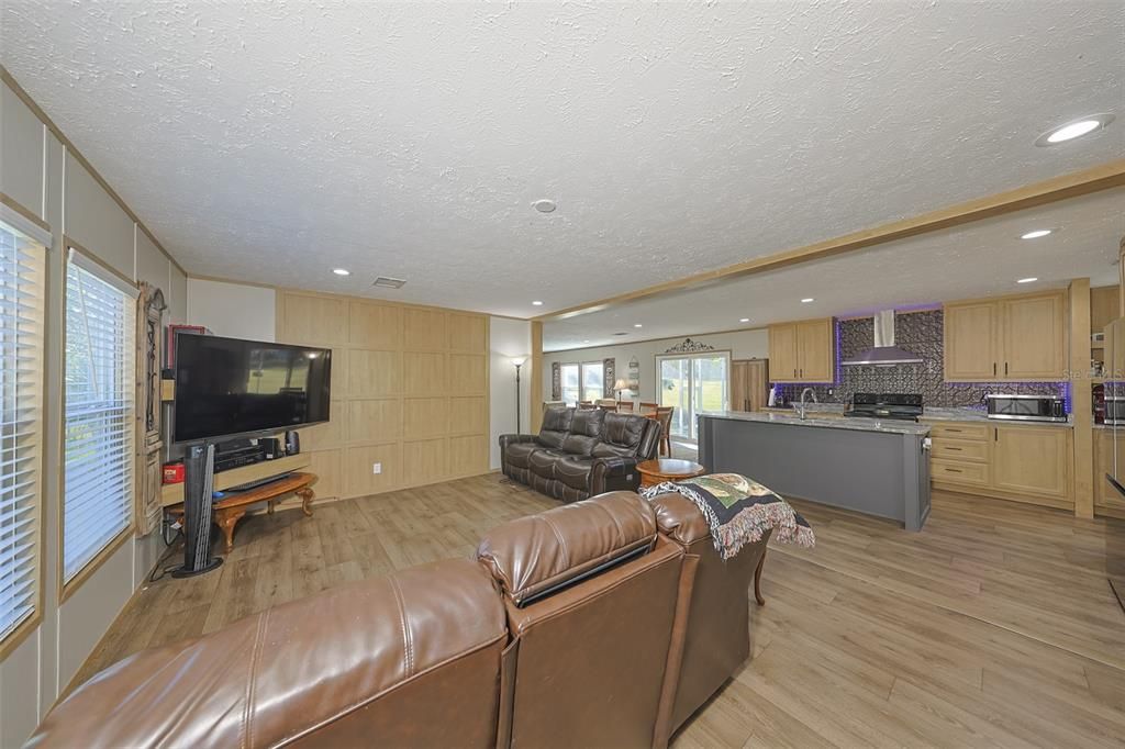 待售: $434,500 (4 贝兹, 2 浴室, 1904 平方英尺)