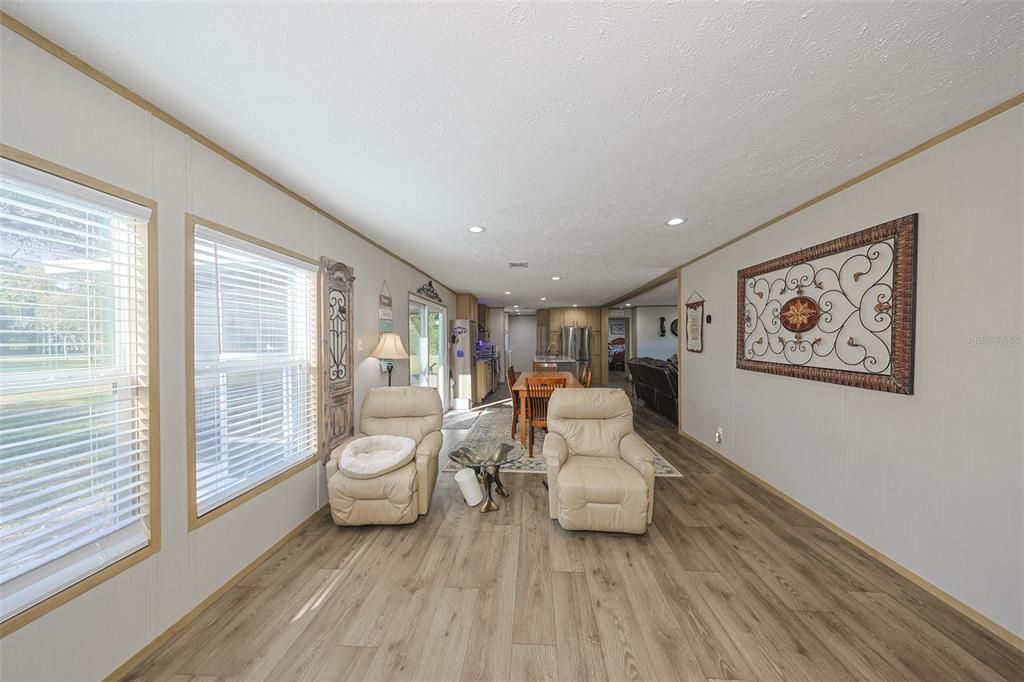 待售: $434,500 (4 贝兹, 2 浴室, 1904 平方英尺)