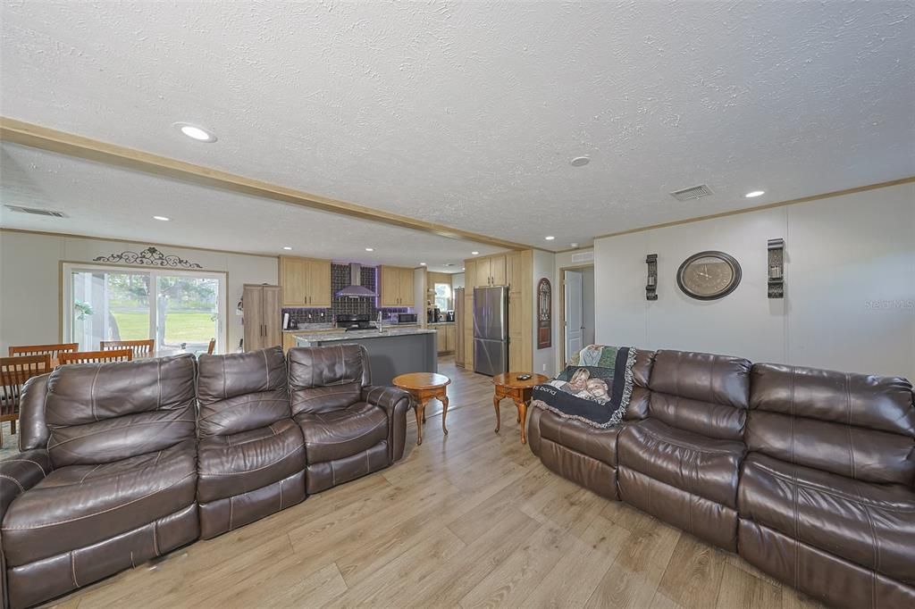 待售: $434,500 (4 贝兹, 2 浴室, 1904 平方英尺)