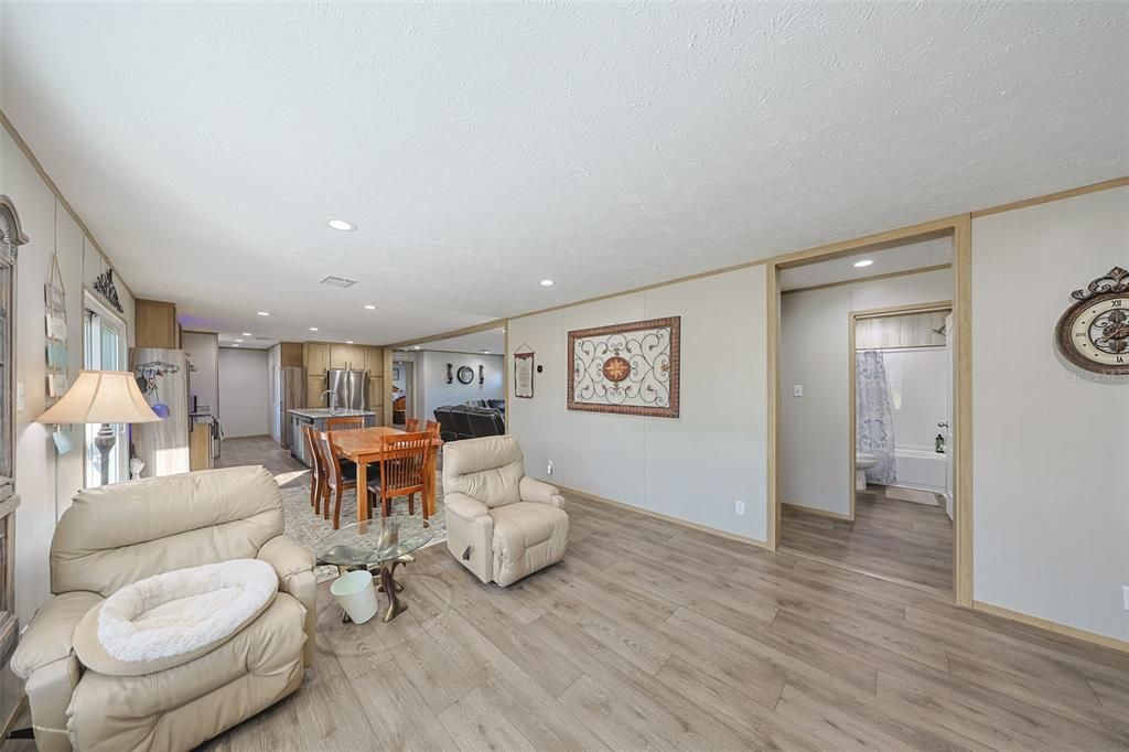 待售: $434,500 (4 贝兹, 2 浴室, 1904 平方英尺)