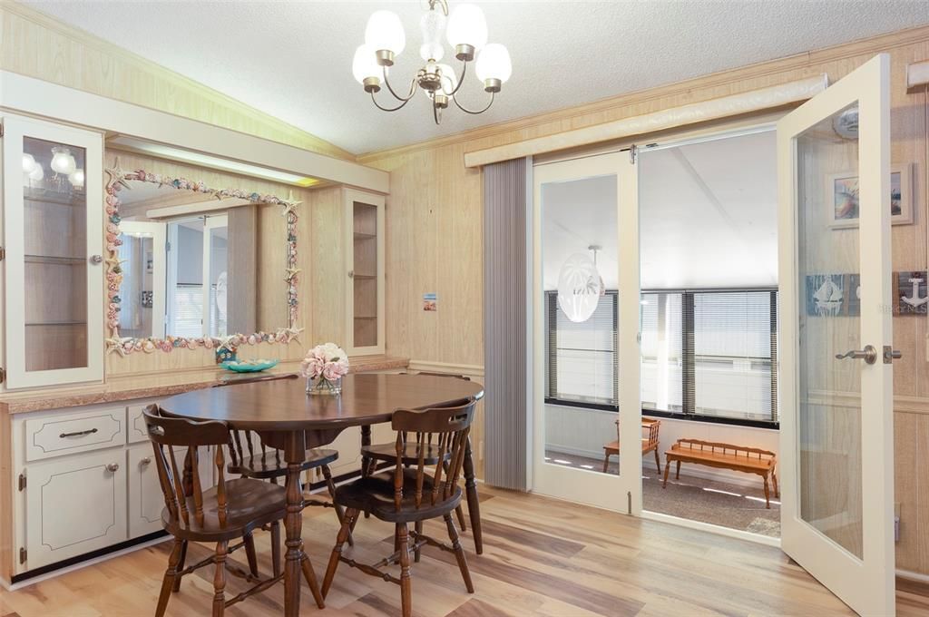 合同活跃: $139,000 (2 贝兹, 2 浴室, 1144 平方英尺)