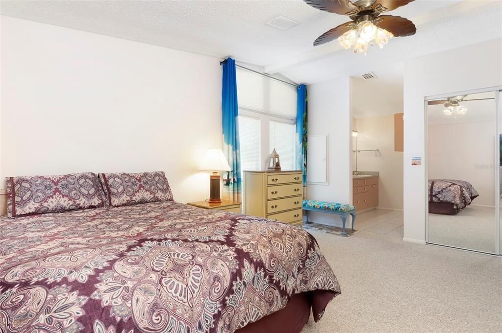 合同活跃: $139,000 (2 贝兹, 2 浴室, 1144 平方英尺)