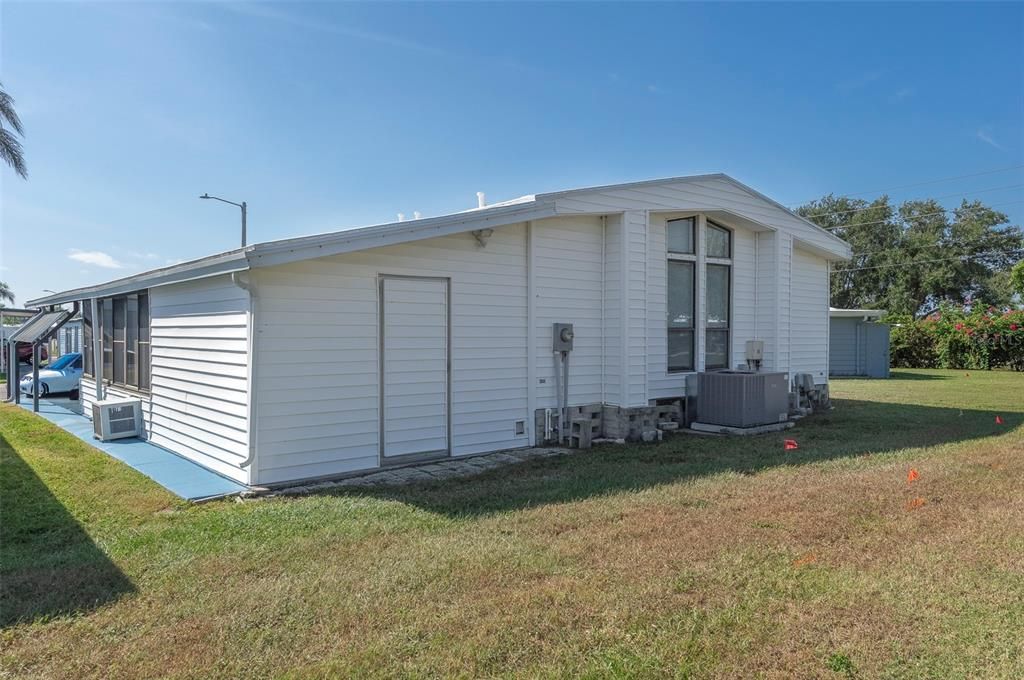 合同活跃: $139,000 (2 贝兹, 2 浴室, 1144 平方英尺)