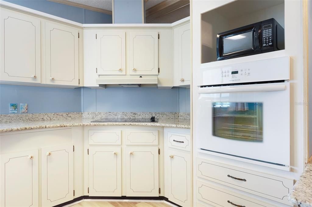 合同活跃: $139,000 (2 贝兹, 2 浴室, 1144 平方英尺)