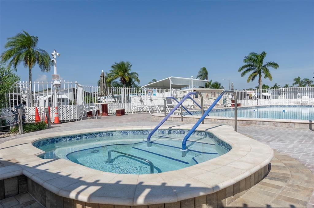 合同活跃: $139,000 (2 贝兹, 2 浴室, 1144 平方英尺)