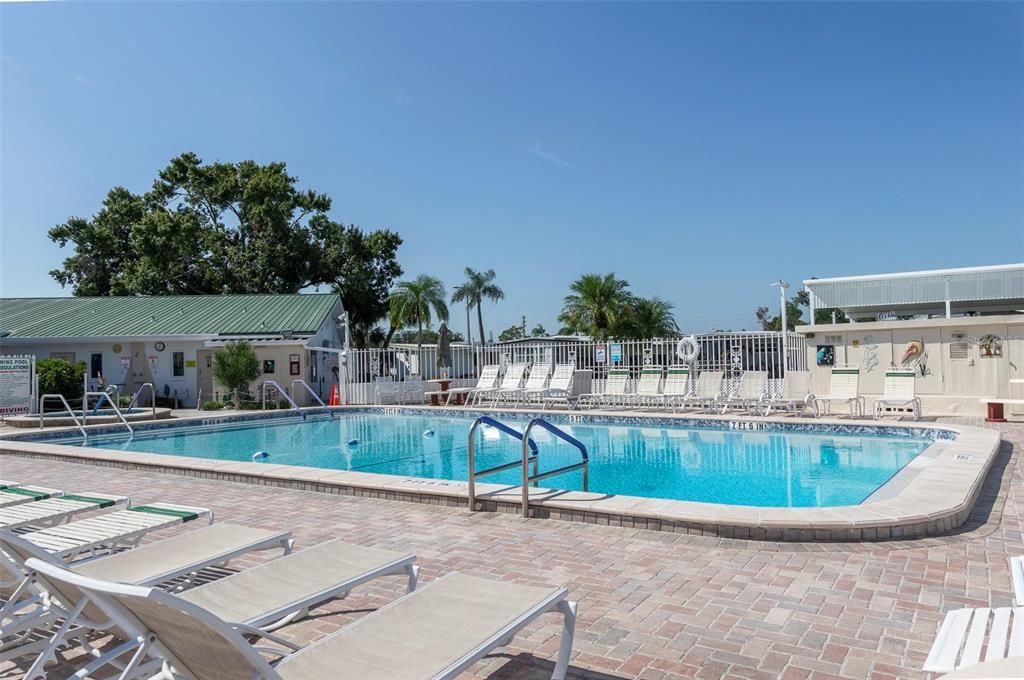 合同活跃: $139,000 (2 贝兹, 2 浴室, 1144 平方英尺)