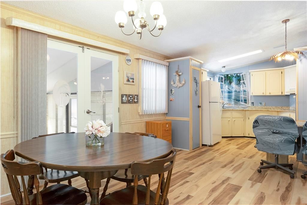 合同活跃: $139,000 (2 贝兹, 2 浴室, 1144 平方英尺)