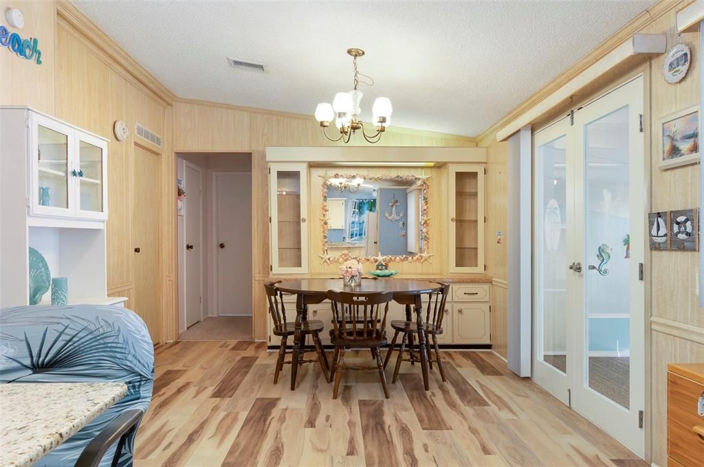 合同活跃: $139,000 (2 贝兹, 2 浴室, 1144 平方英尺)