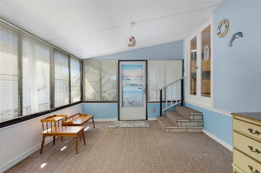 合同活跃: $139,000 (2 贝兹, 2 浴室, 1144 平方英尺)