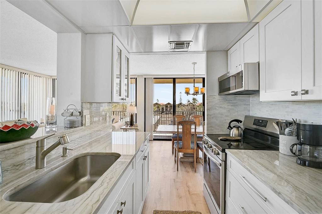 For Sale: $699,000 (2 beds, 2 baths, 1204 Square Feet)