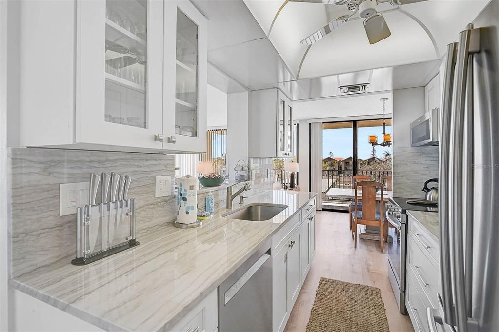 For Sale: $699,000 (2 beds, 2 baths, 1204 Square Feet)