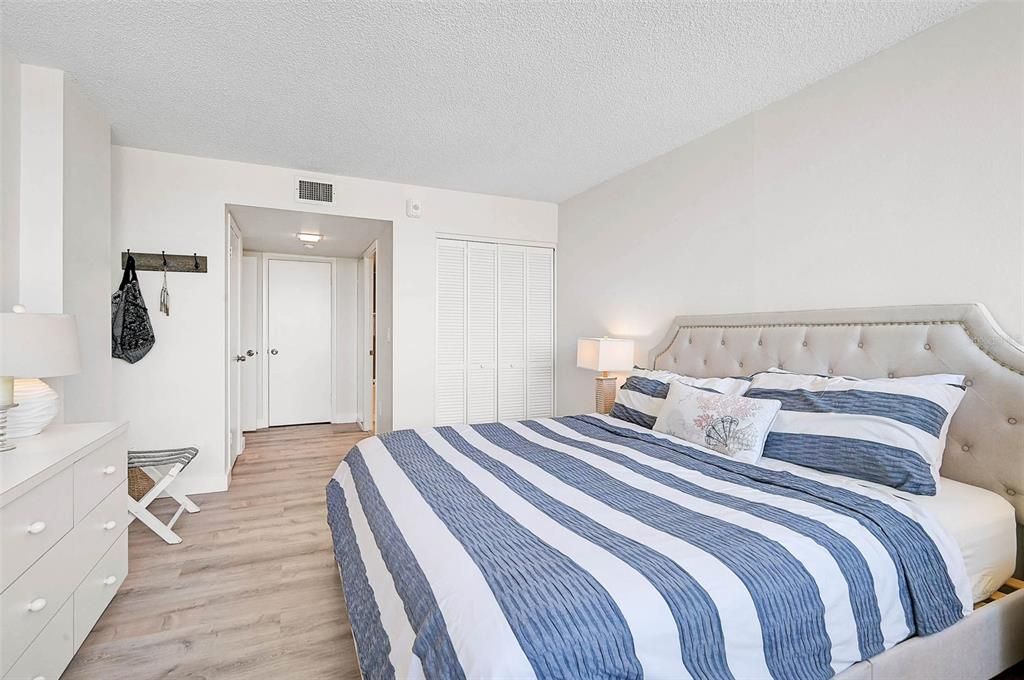 For Sale: $699,000 (2 beds, 2 baths, 1204 Square Feet)