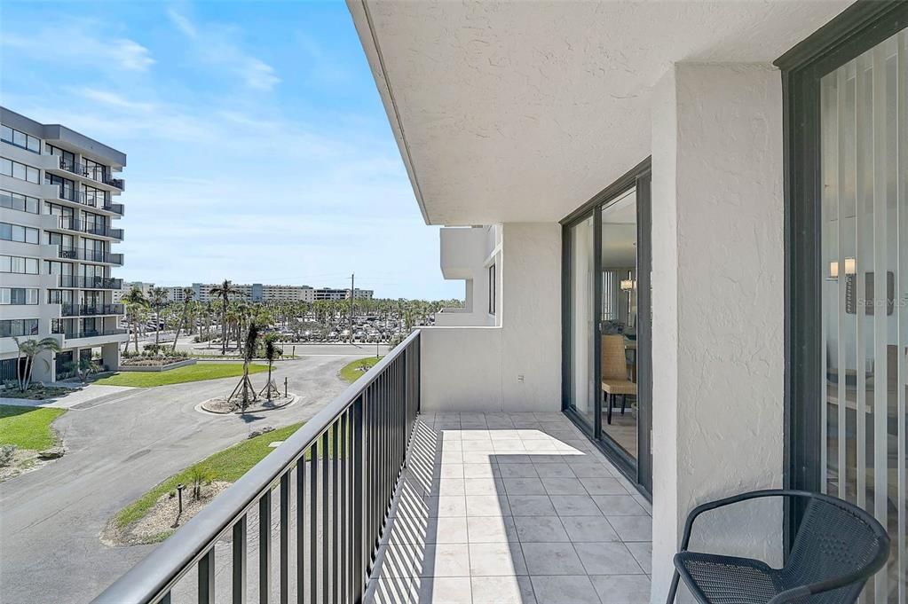 For Sale: $699,000 (2 beds, 2 baths, 1204 Square Feet)