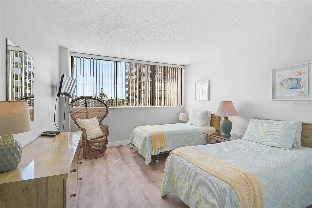 For Sale: $699,000 (2 beds, 2 baths, 1204 Square Feet)