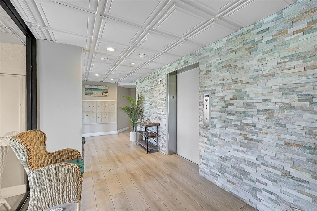 For Sale: $699,000 (2 beds, 2 baths, 1204 Square Feet)