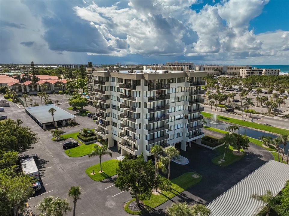 For Sale: $699,000 (2 beds, 2 baths, 1204 Square Feet)