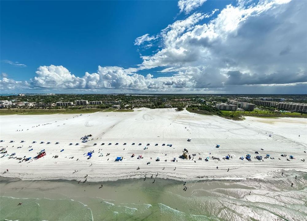 For Sale: $699,000 (2 beds, 2 baths, 1204 Square Feet)