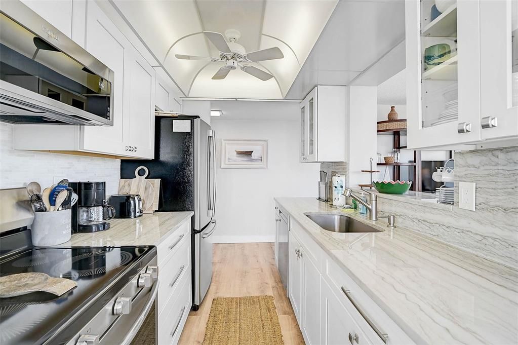 For Sale: $699,000 (2 beds, 2 baths, 1204 Square Feet)