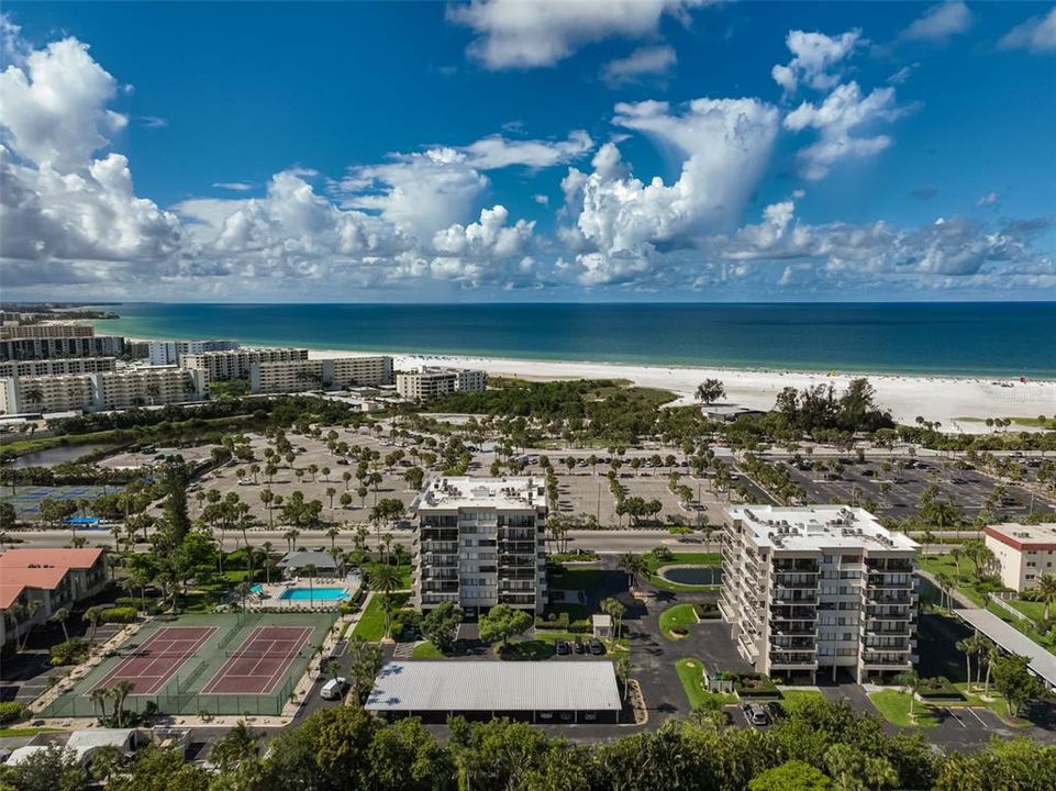 For Sale: $699,000 (2 beds, 2 baths, 1204 Square Feet)