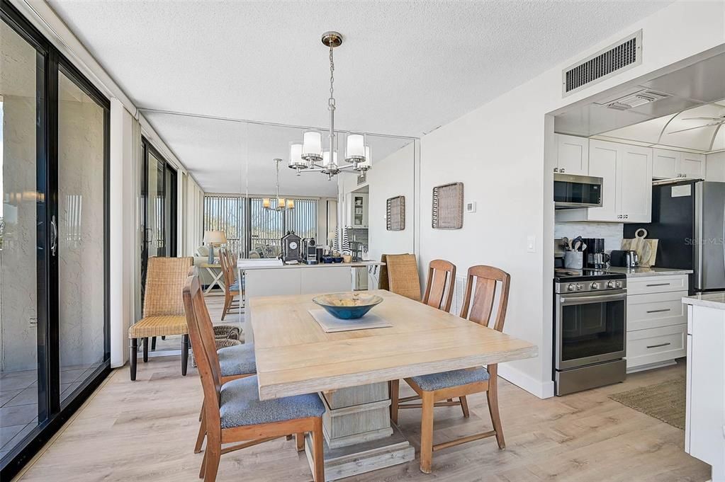 For Sale: $699,000 (2 beds, 2 baths, 1204 Square Feet)