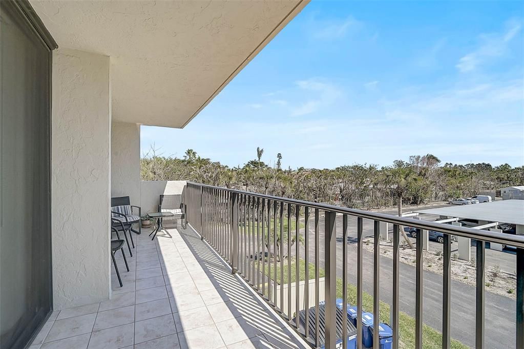 For Sale: $699,000 (2 beds, 2 baths, 1204 Square Feet)