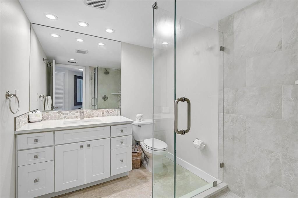 For Sale: $699,000 (2 beds, 2 baths, 1204 Square Feet)