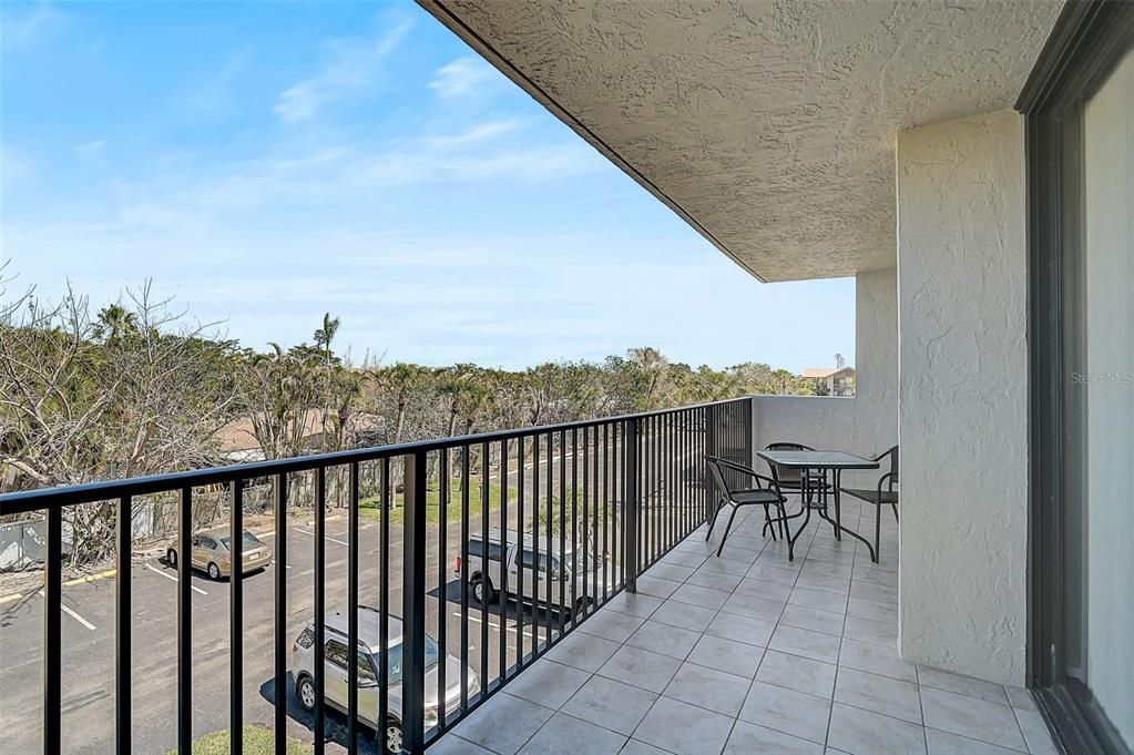 For Sale: $699,000 (2 beds, 2 baths, 1204 Square Feet)