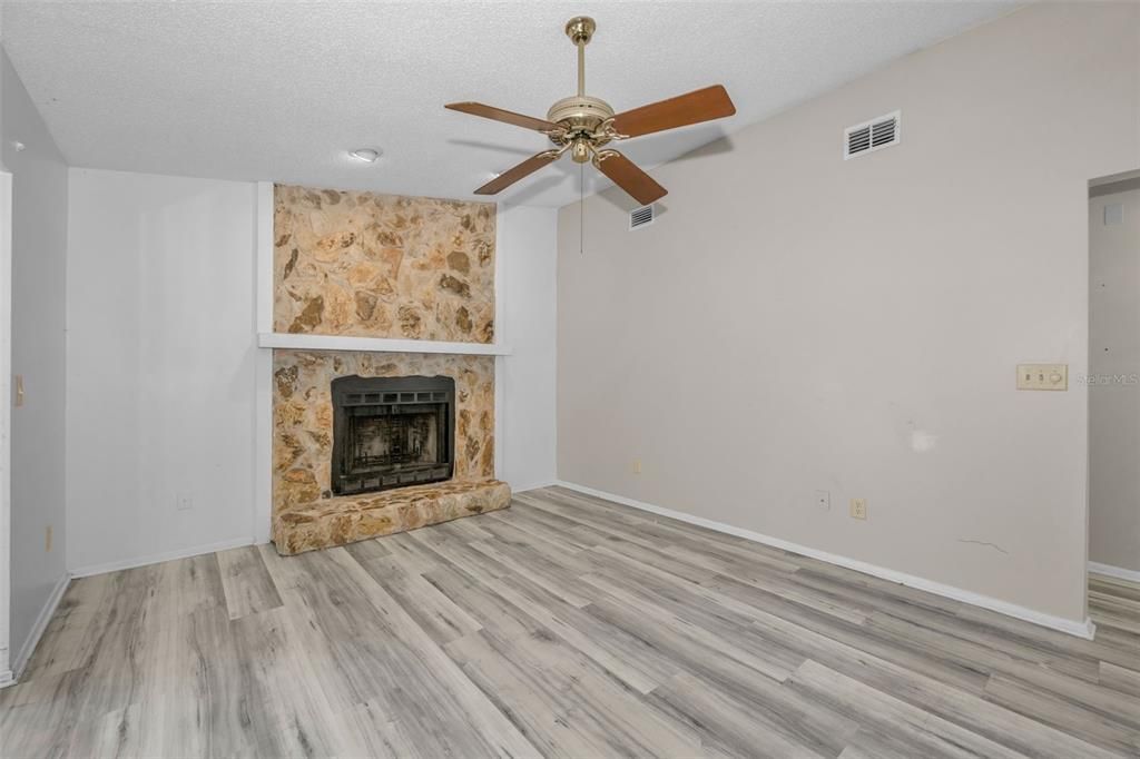 En Venta: $329,000 (3 camas, 2 baños, 1486 Pies cuadrados)