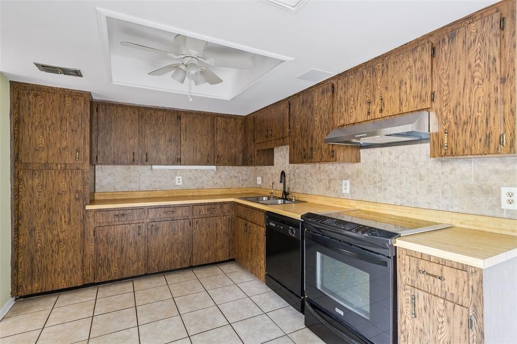 На продажу: $299,000 (3 спален, 3 ванн, 1793 Квадратных фут)