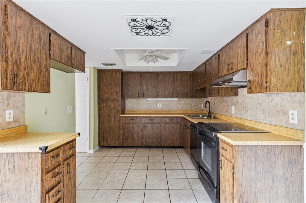 На продажу: $299,000 (3 спален, 3 ванн, 1793 Квадратных фут)