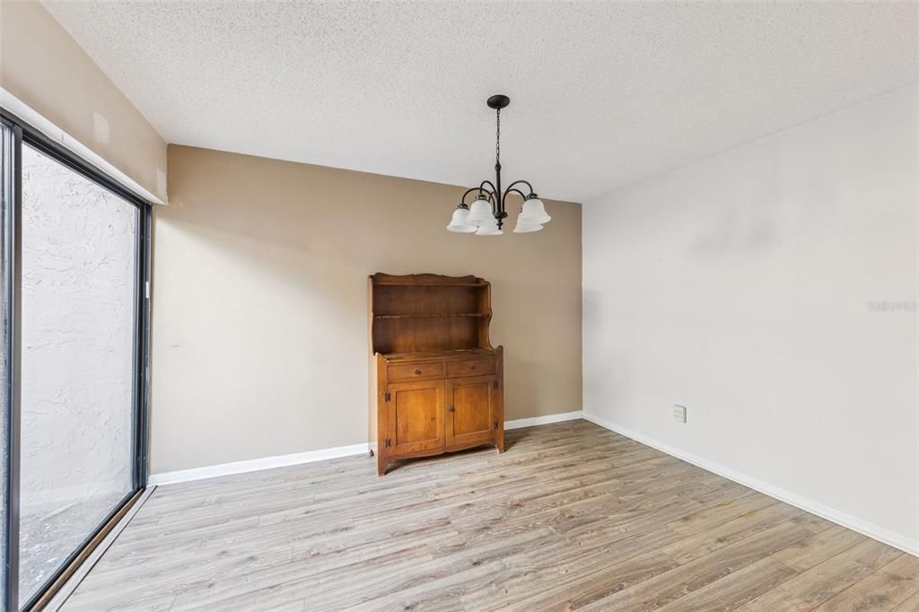 На продажу: $299,000 (3 спален, 3 ванн, 1793 Квадратных фут)