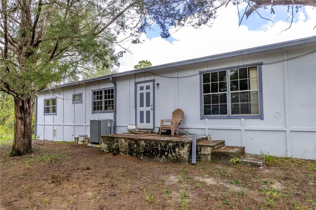 待售: $550,000 (4 贝兹, 2 浴室, 1288 平方英尺)