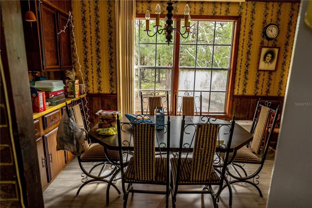 待售: $550,000 (4 贝兹, 2 浴室, 1288 平方英尺)