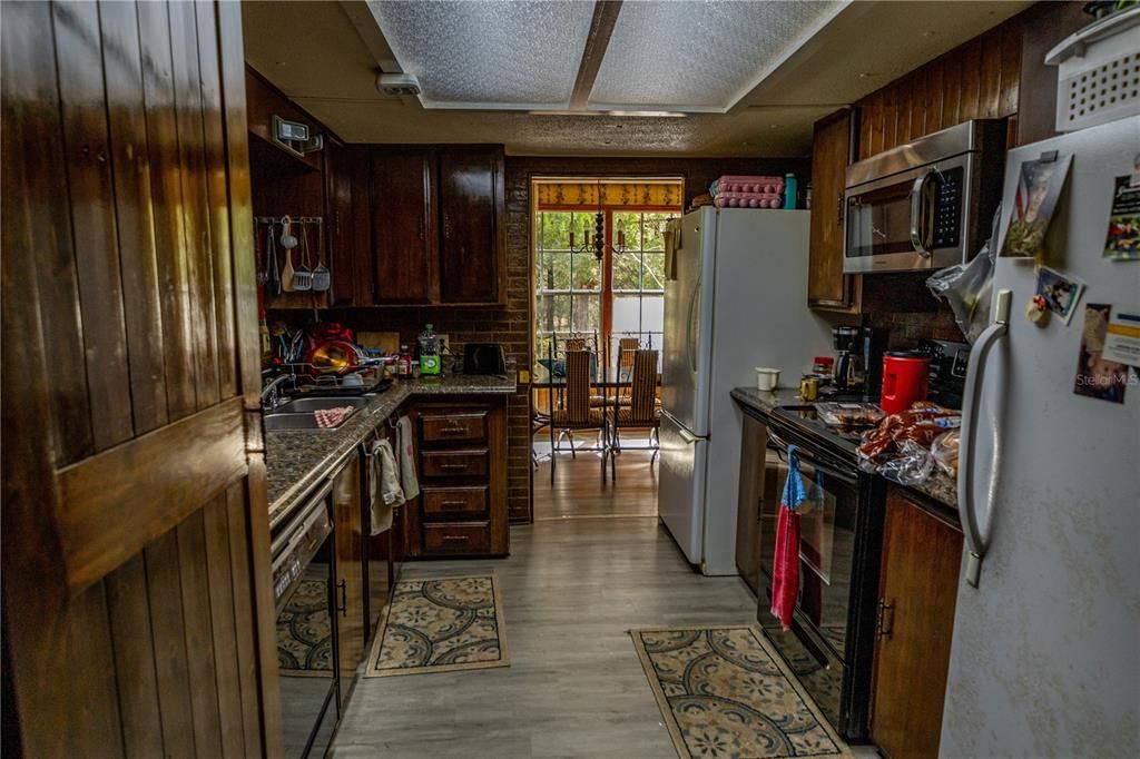 待售: $550,000 (4 贝兹, 2 浴室, 1288 平方英尺)