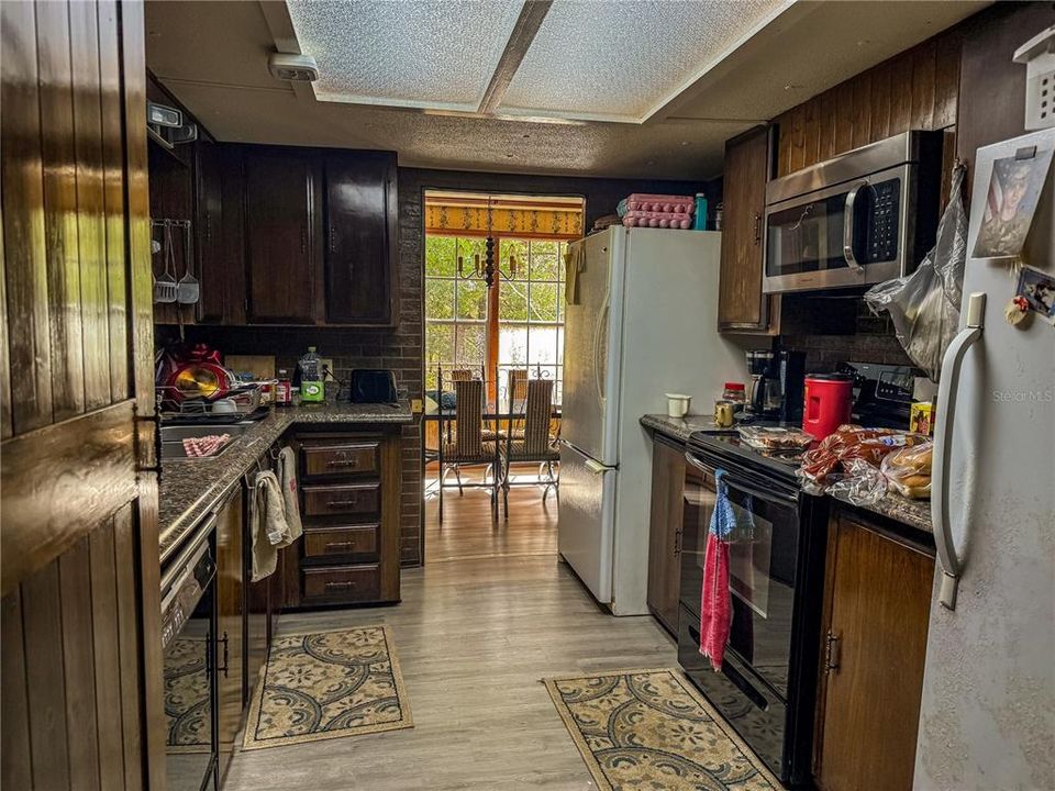 待售: $550,000 (4 贝兹, 2 浴室, 1288 平方英尺)