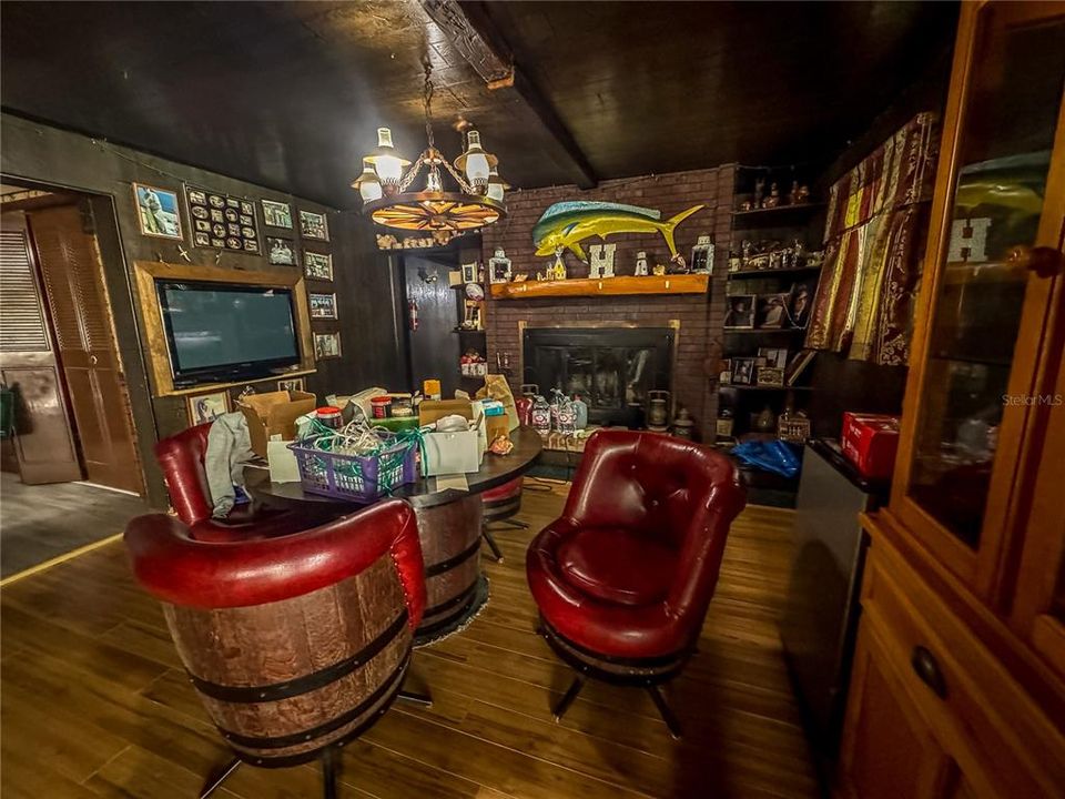 待售: $550,000 (4 贝兹, 2 浴室, 1288 平方英尺)