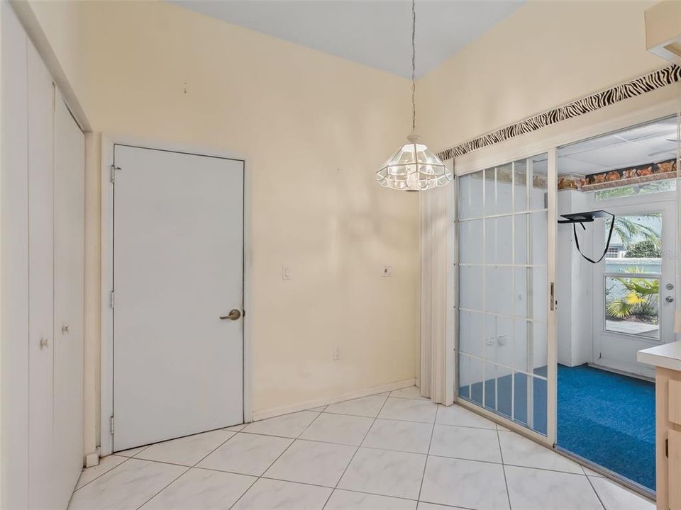 Active With Contract: $160,000 (2 beds, 2 baths, 1253 Square Feet)