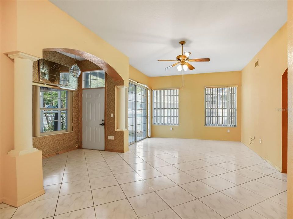 Active With Contract: $160,000 (2 beds, 2 baths, 1253 Square Feet)