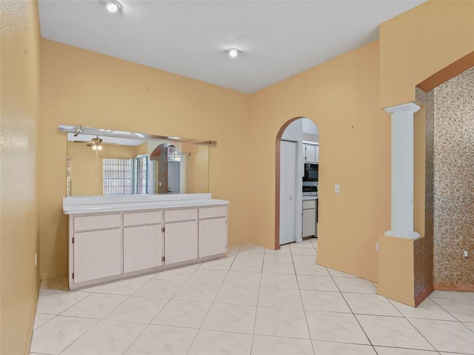 Active With Contract: $160,000 (2 beds, 2 baths, 1253 Square Feet)